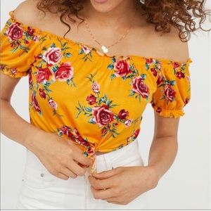 Floral off the shoulder crop top!!!